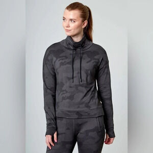 Mondetta Collection / Camo Jacquard Popover size small